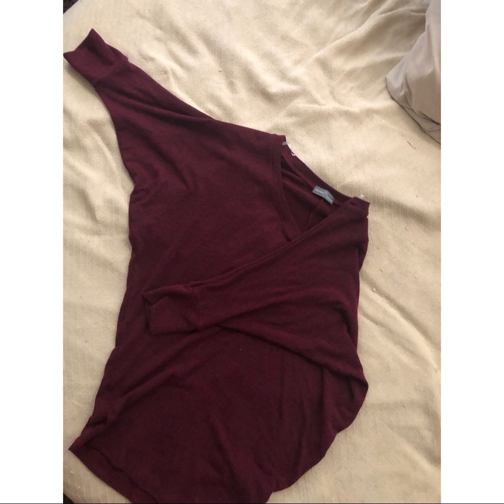 NWOT maroon quarter sleeve thin sweater shirt.